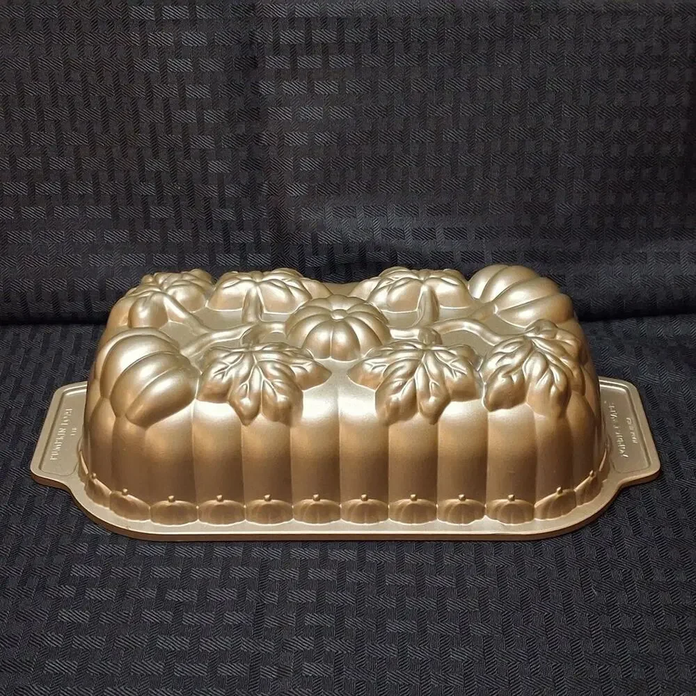 Nordic Ware Pumpkin Loaf Pan 9” x 5” x 2” Bronze EUC